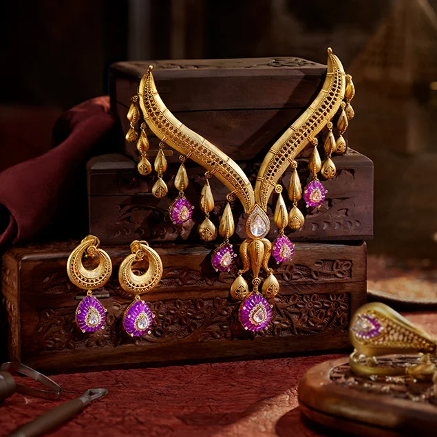 Traditional collection, women’s collection