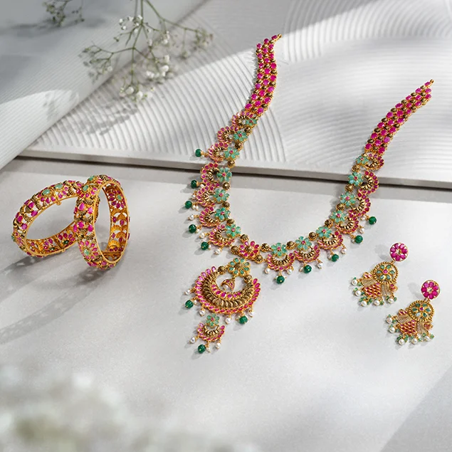 Traditional collection, women’s collection